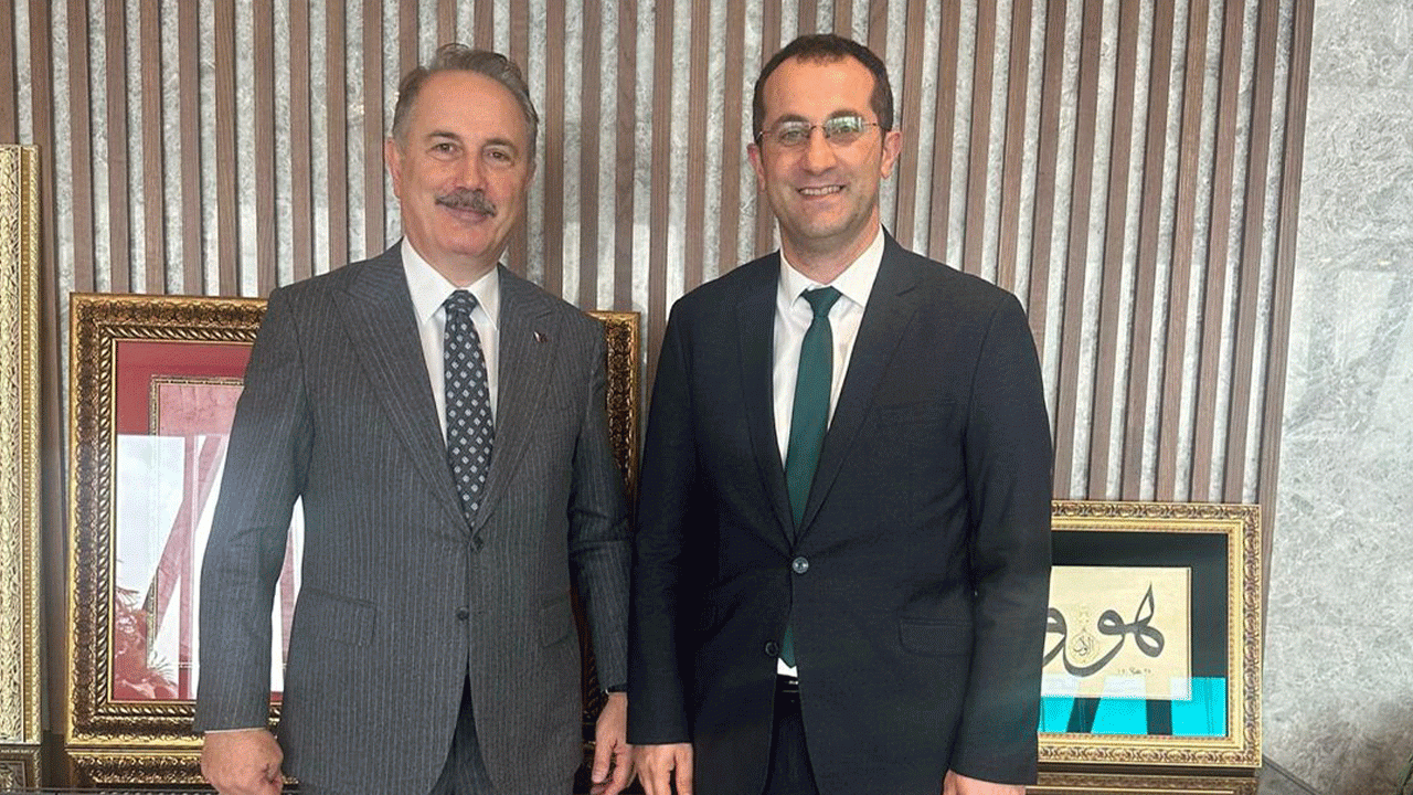 Başkan Ekim Üstünsalih'e duygu dolu sözlerle veda etti