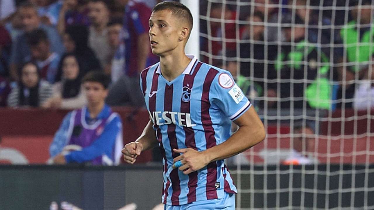 Trabzonspor’un eski futbolcusu Çin’de dikkatleri üzerine çekti!