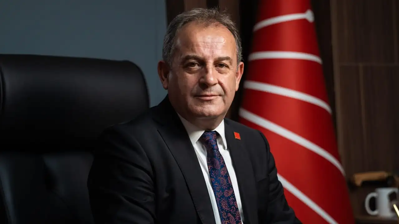 Mustafa Bak: “Rakamlar sizi yalanlıyor; dünya büyüyor, Trabzon esnafı çöküyor!”