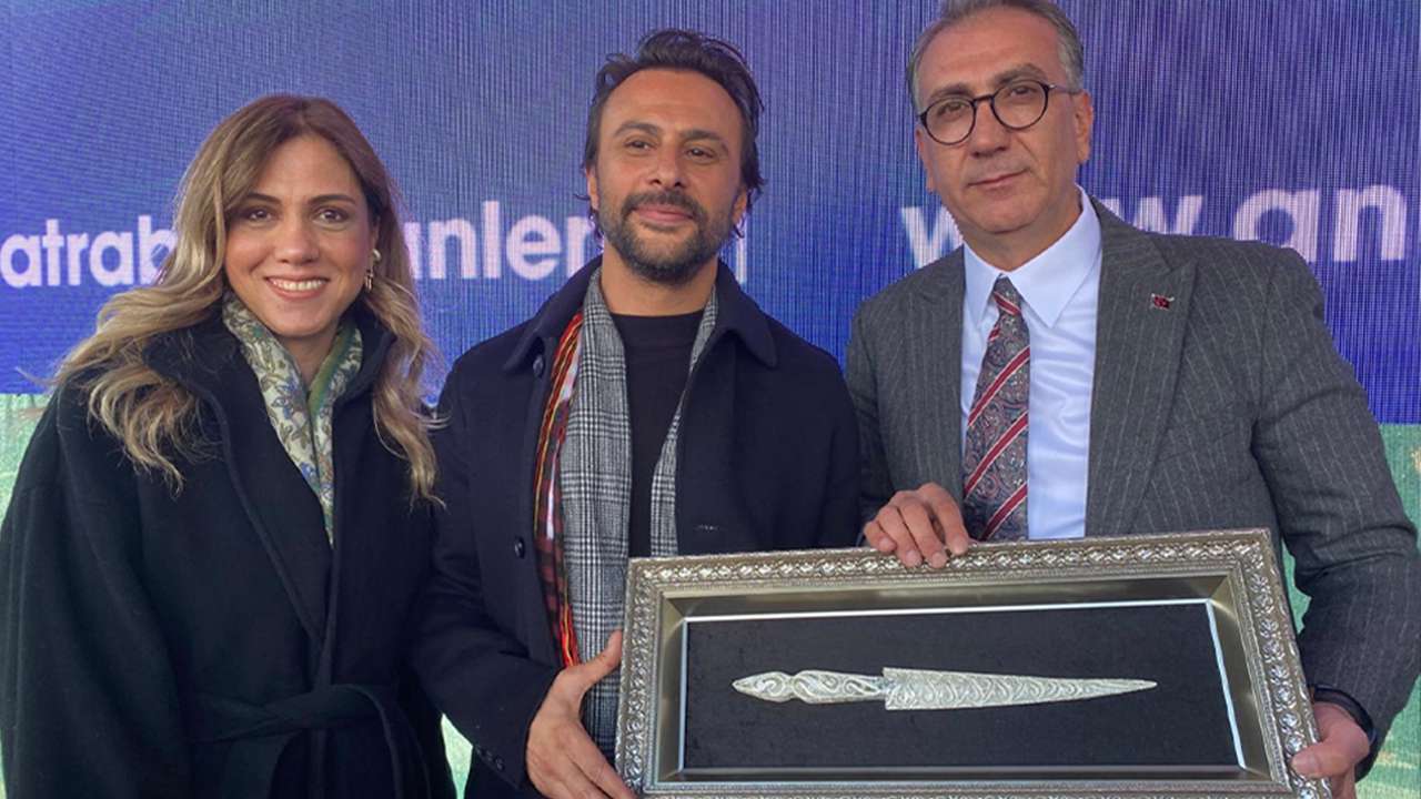 Ankara’da Sürmene rüzgarı: Taşacak Bu Deniz oyuncuları başkentte vatandaşla buluştu