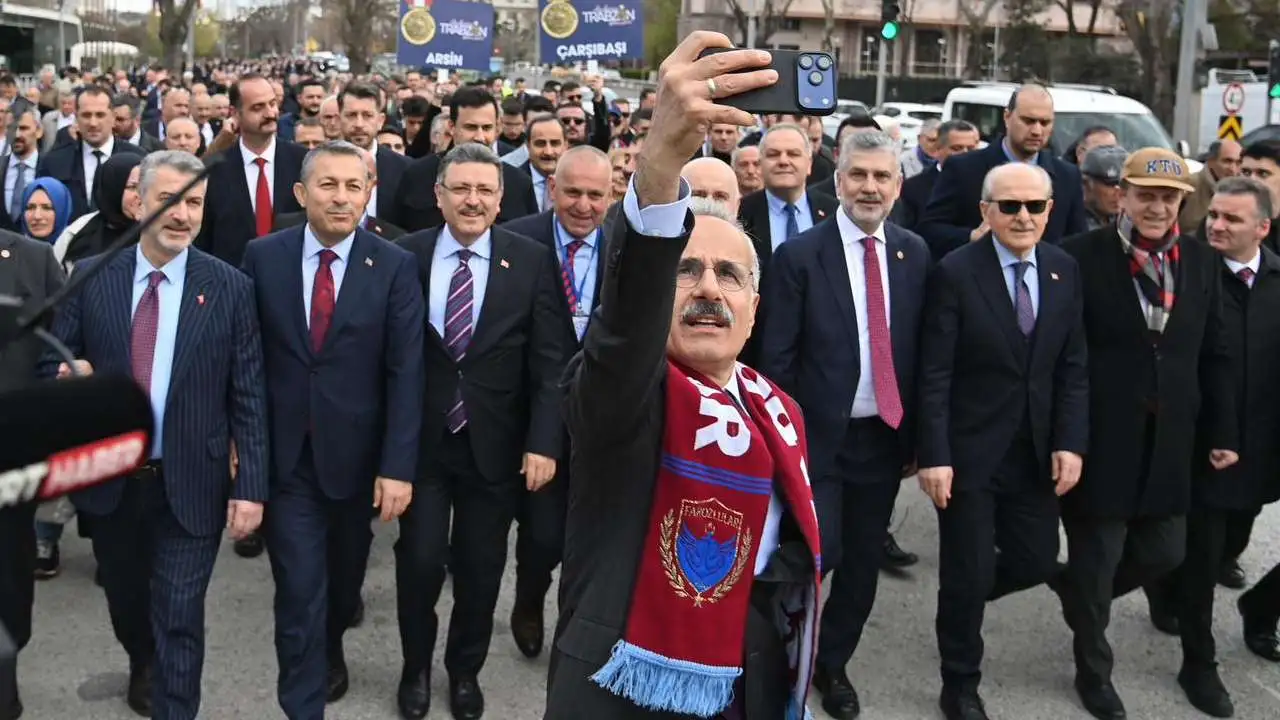 Bakan Uraloğlu’nun neşesi kadraja yansıdı