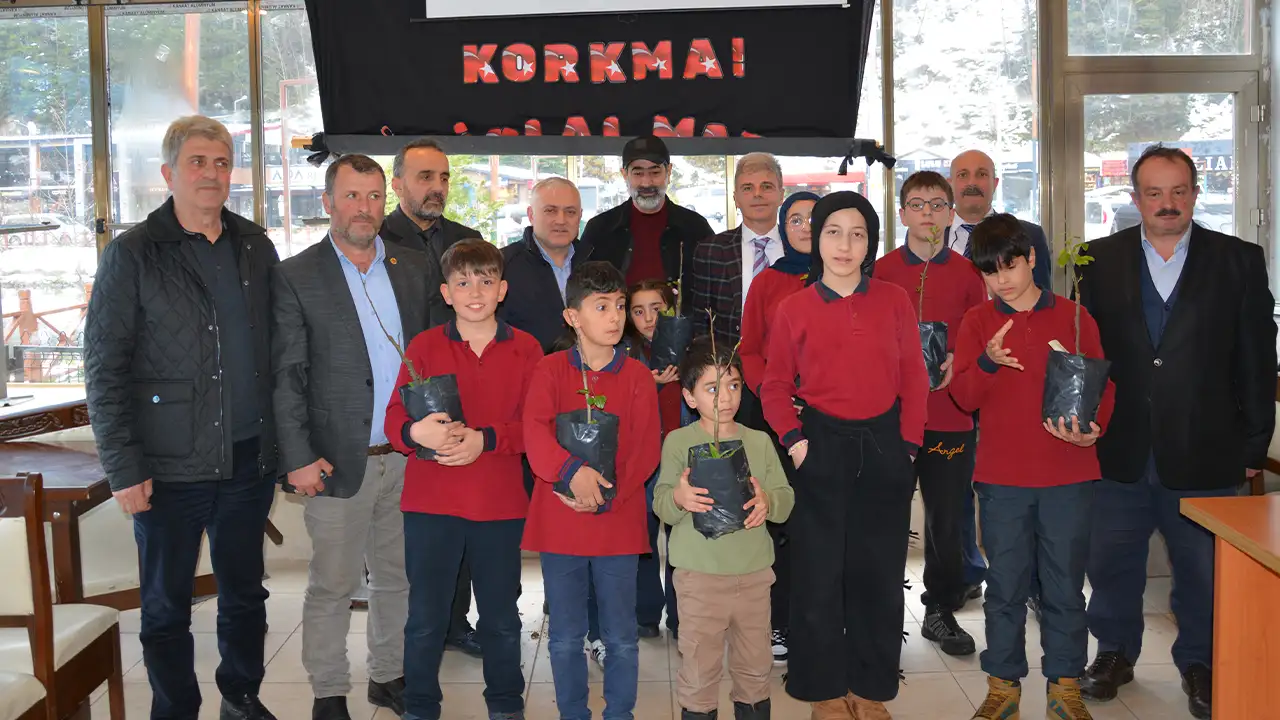 Çaykara’da 200 öğrenciye meyve fidanı dağıtıldı