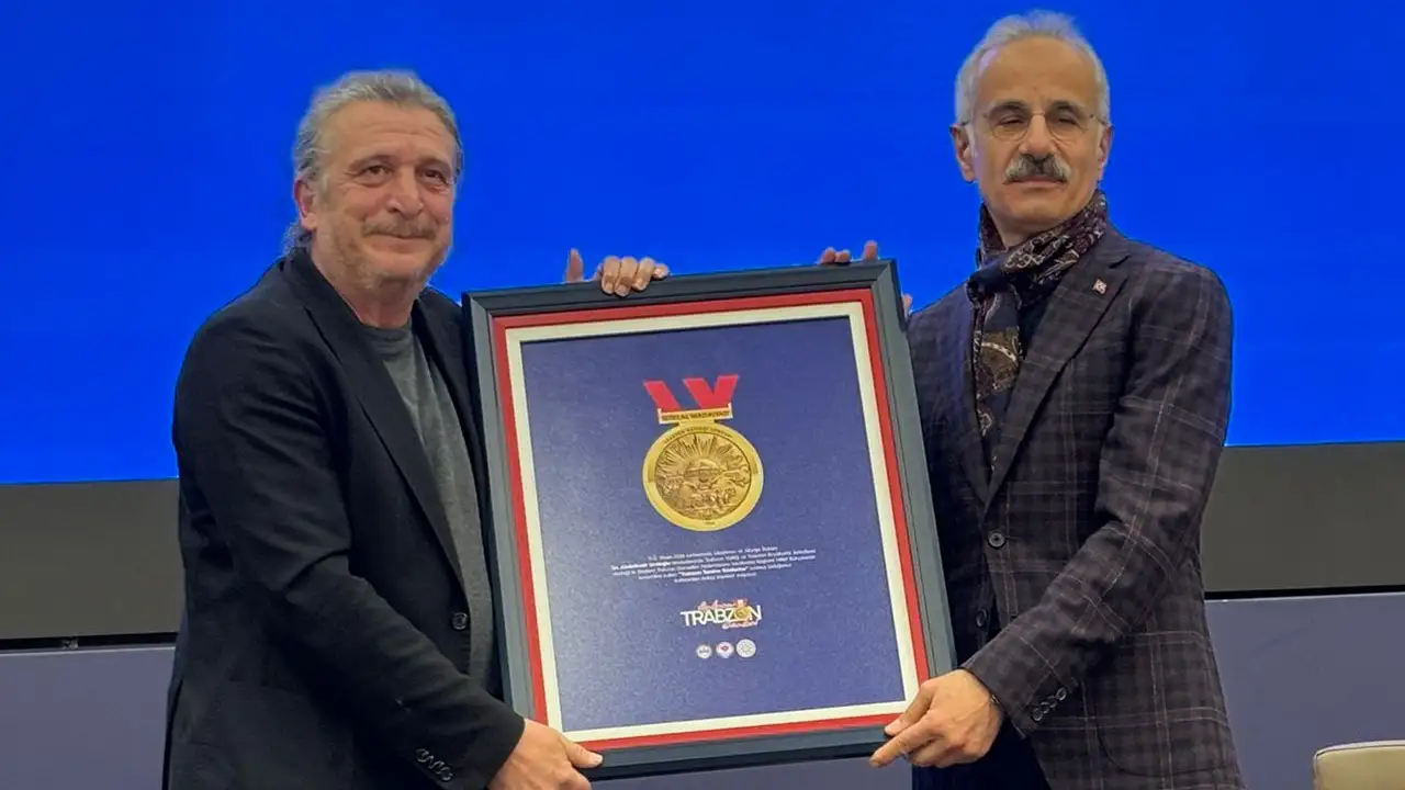 Bakan Uraloğlu'ndan Üstünsalih'e teşekkür: "Yapabileceğinin en iyisini yaptı"