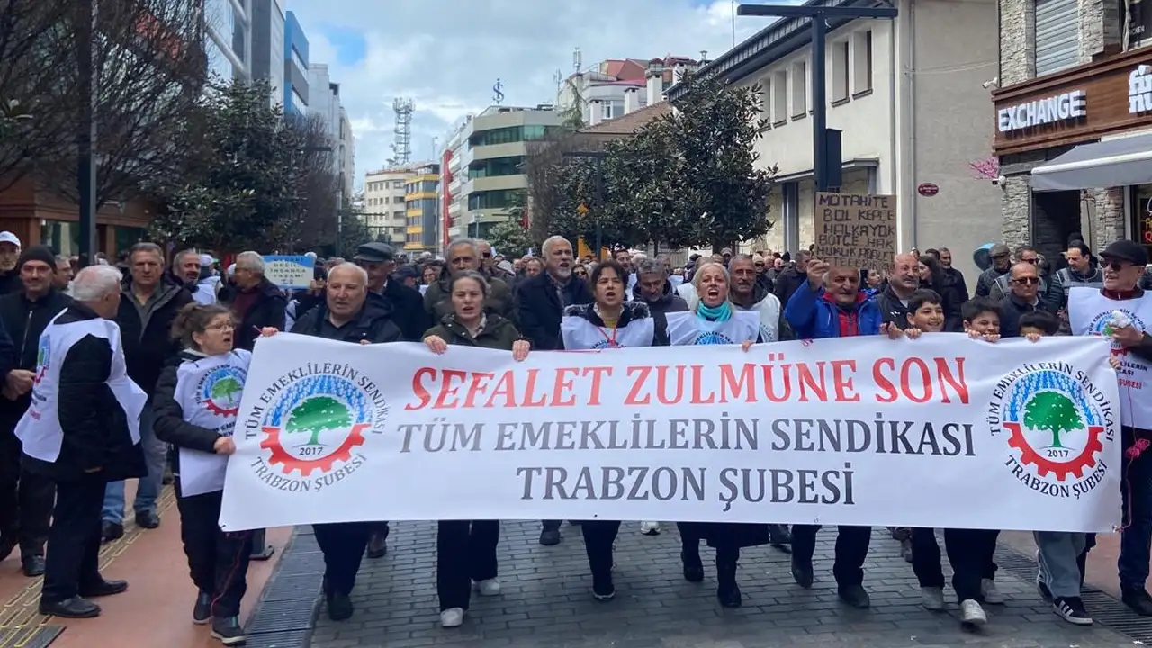 Emekliler Trabzon’da meydanlara indi: “Acil zam şart”
