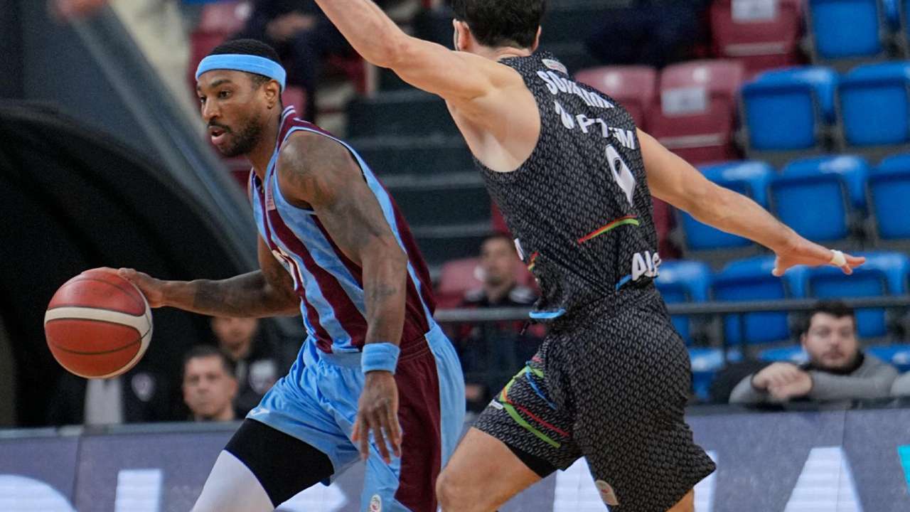 Trabzonspor diş geçiremedi! Taraftarı önünde parkeden üzgün ayrıldı!