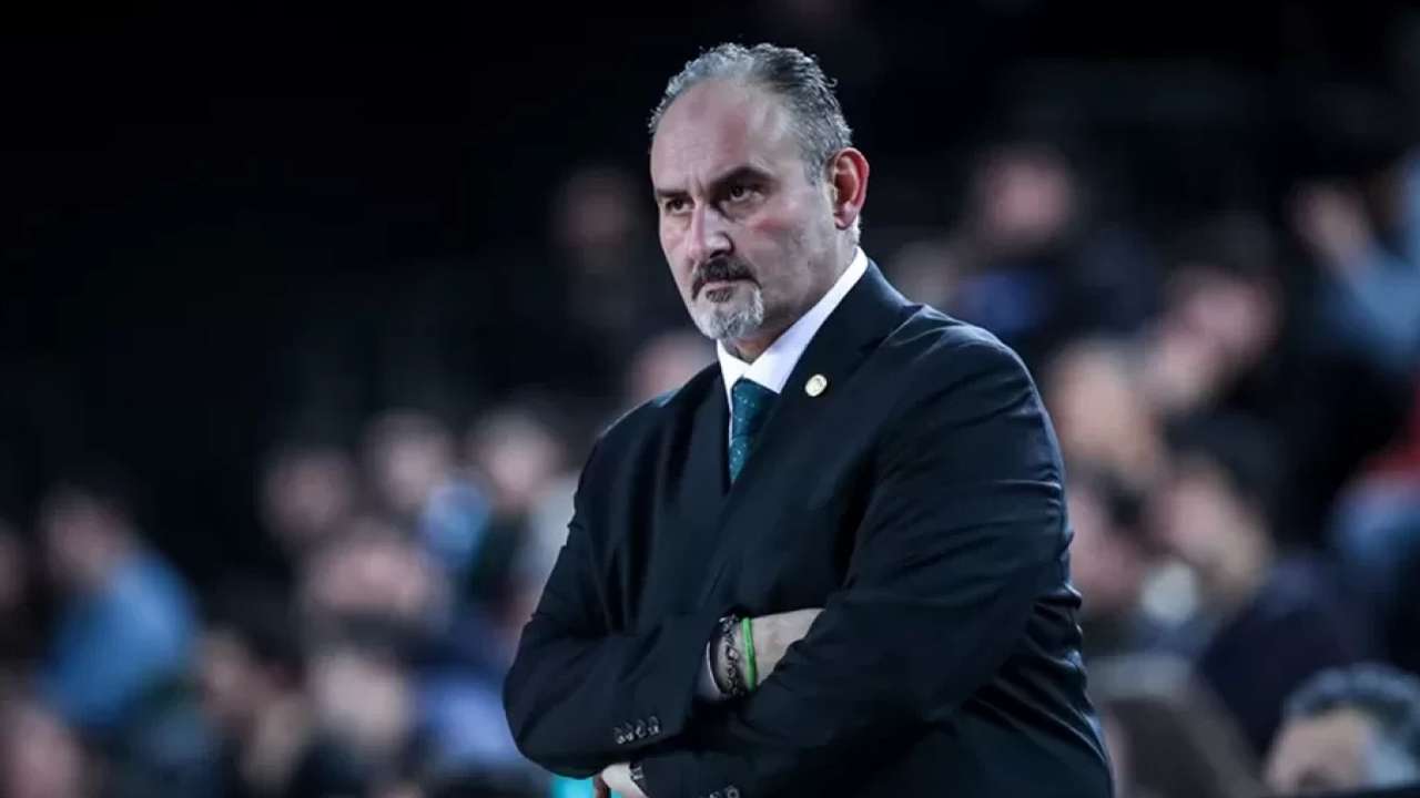 Trabzonspor Basketbol Başantrenörü Selçuk Ernak oyuncularına sert çıktı