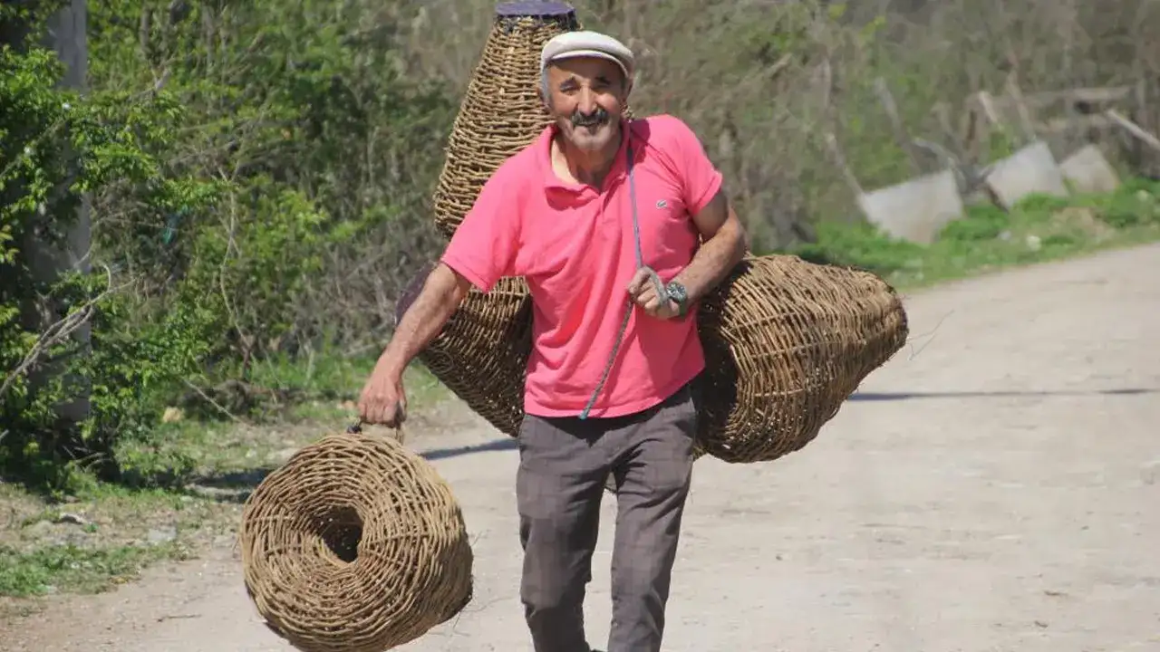 Ordu'da 45 yıllık ustalık! Dikenli sarmaşıkla balık sepeti örüyor