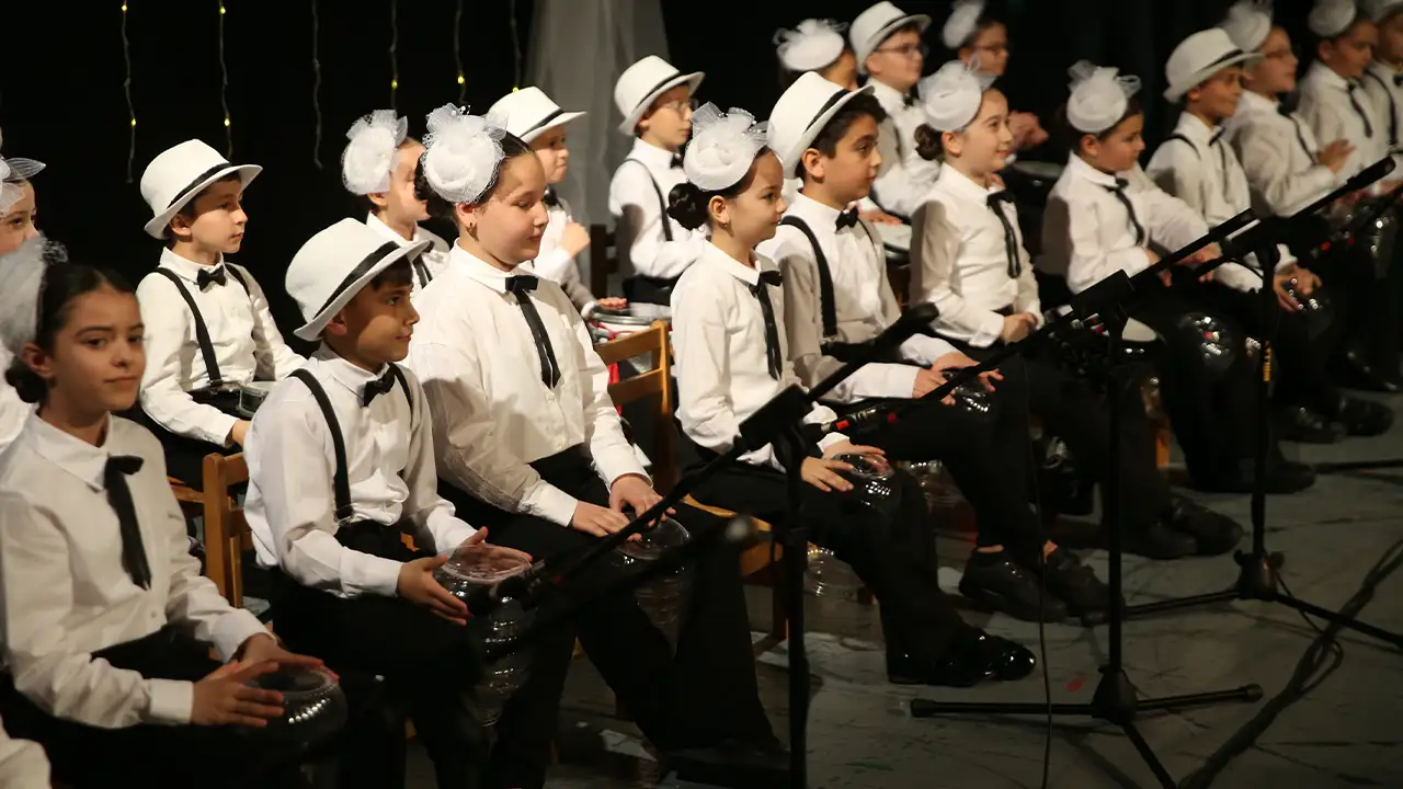 Ordu’da öğrencilerden bidon ve darbukalı konser