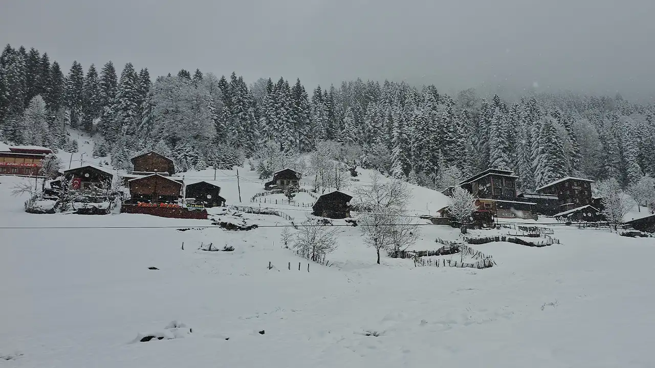 Ayder Yaylası’nda kar kalınlığı 20 santimetreye ulaştı