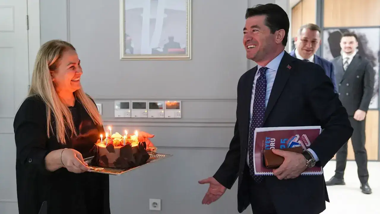 Başkan Kaya’ya sürpriz doğum günü kutlaması