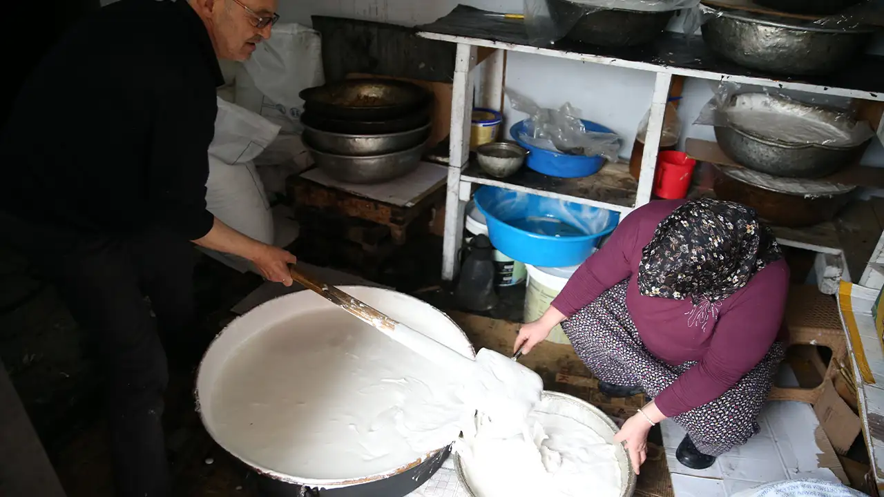 Ordu’nun tescilli lezzeti gurbetçilerin gözdesi oldu: 30 yıldır helva kavuruyorlar