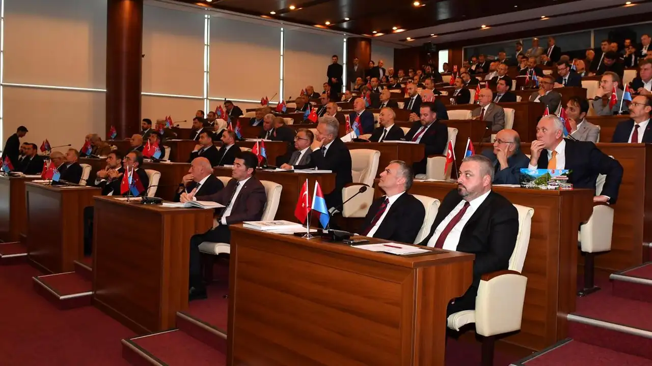 Trabzonspor ile Büyükşehir borçta yarışıyor