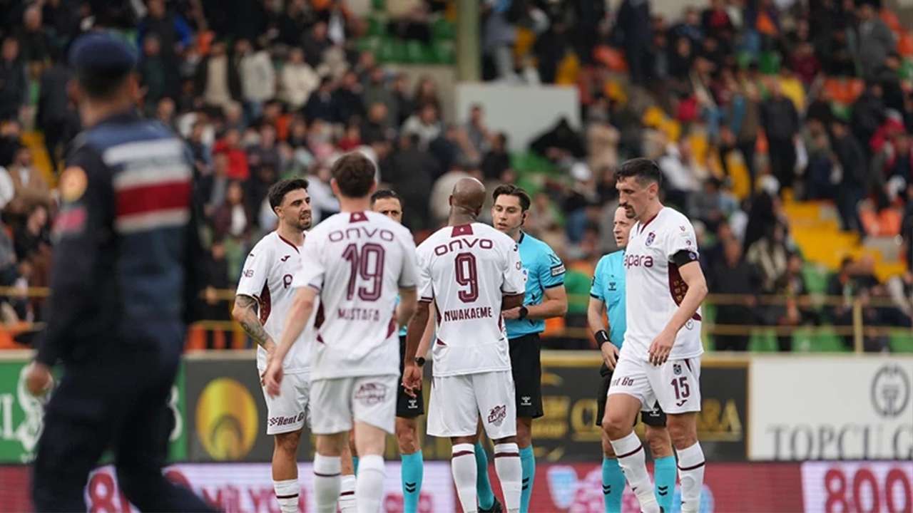 Alanyaspor maçındaki 2 karar isyan ettirdi: Trabzonspor’un hakkı mı yendi?