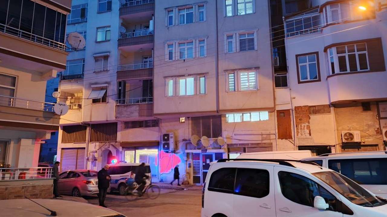 Evinde ölü bulundu! Ablasının cenazesini bekliyordu