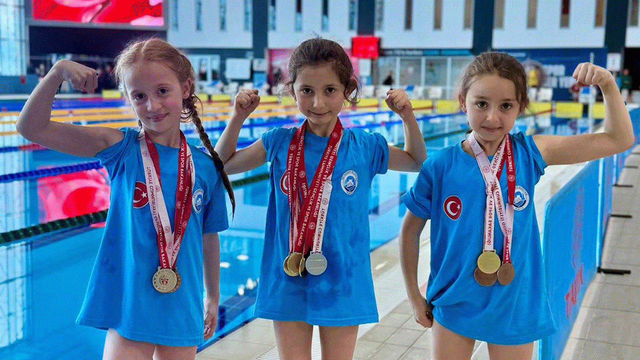 Ortahisar Belediyespor’un minik yüzücüleri 28 madalya kazandı