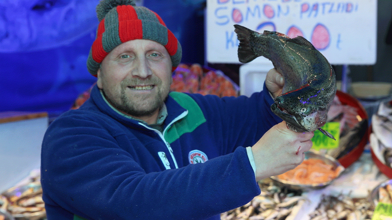Palamudun üzdüğü Karadenizli balıkçıları hamsi mutlu etti