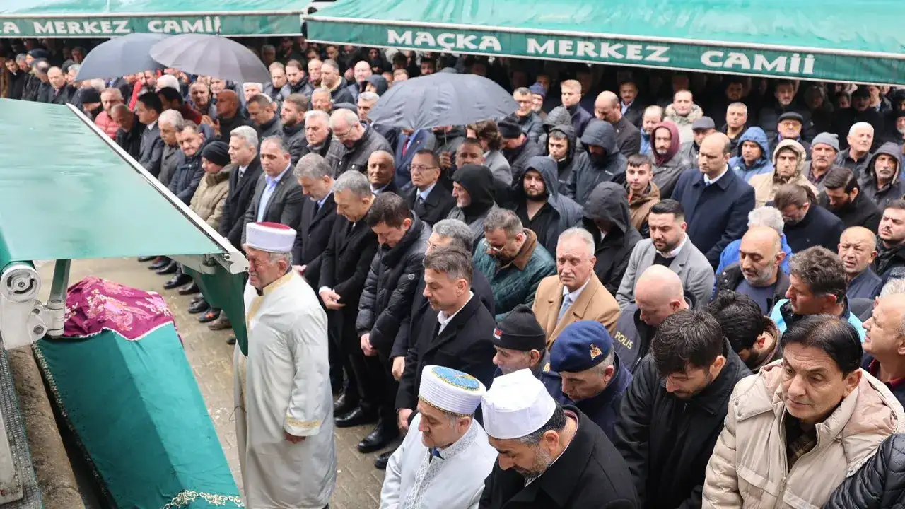 Trabzon’da cenaze törenine yoğun katılım: Havva Bahçekapılı son yolculuğuna uğurlandı