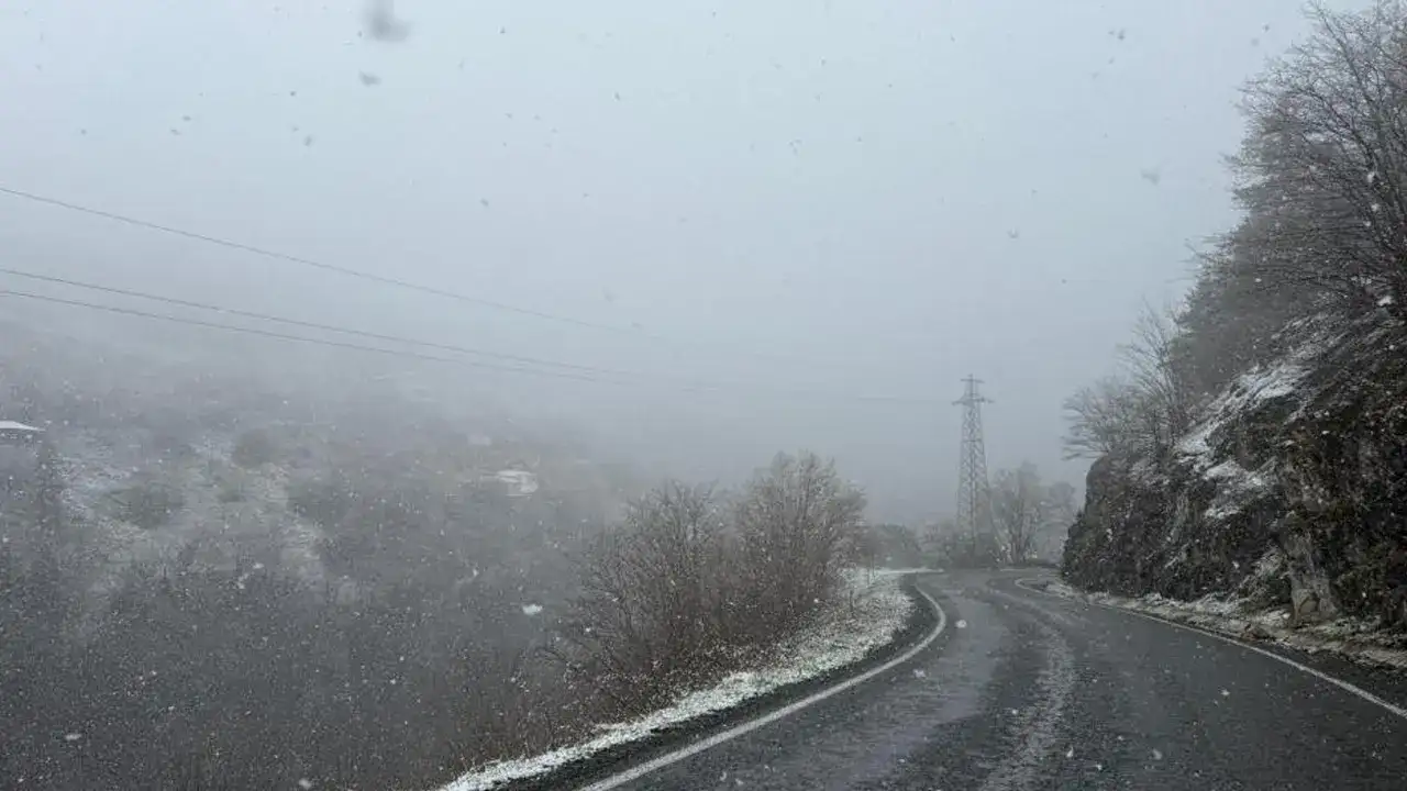 Trabzon'da Nisan ayında kar sürprizi! Zigana beyaza büründü