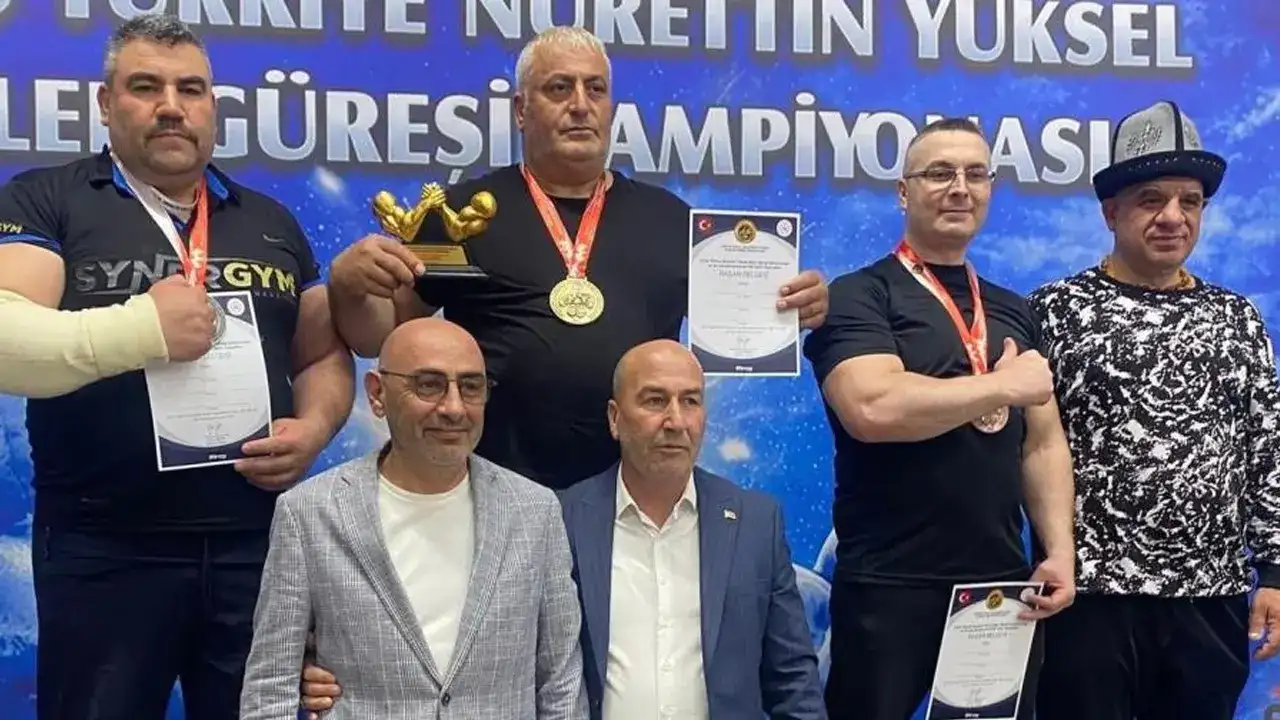 Bayburtlu sporculardan Yalova’da çifte Türkiye şampiyonluğu