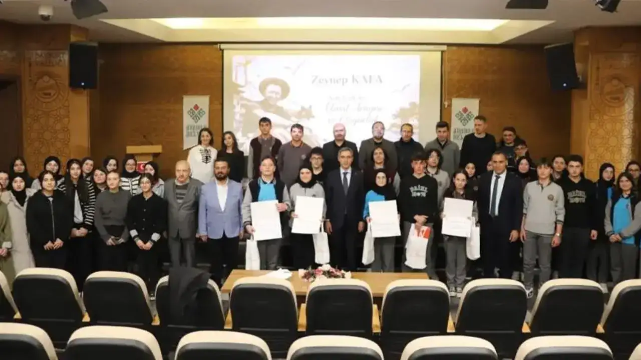 Bayburt’ta Sait Faik Abasıyanık il paneline yoğun ilgi