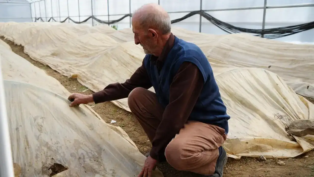 Bayburt’ta 76 yaşındaki çiftçi ata tohumları için nöbette