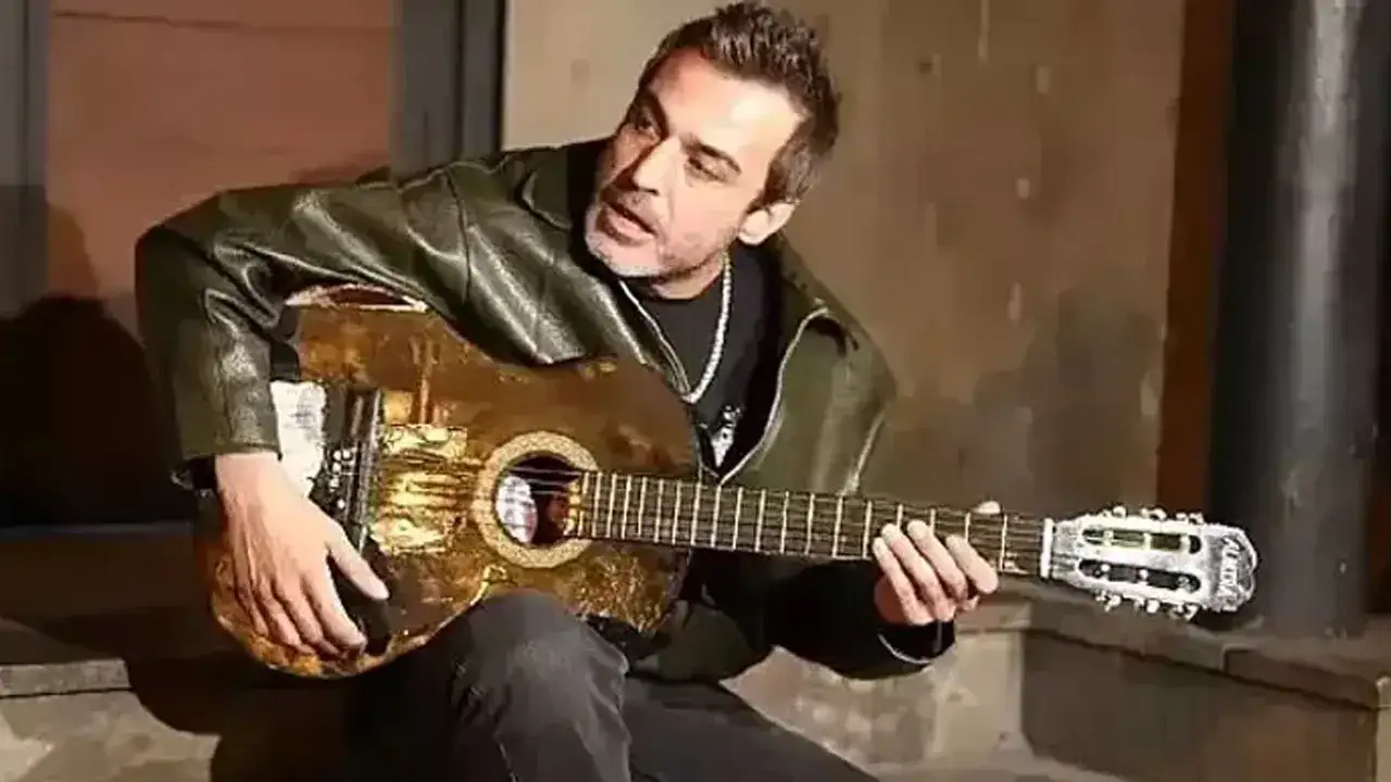 Ünlü şarkıcı Rıza Tamer hayatını kaybetti