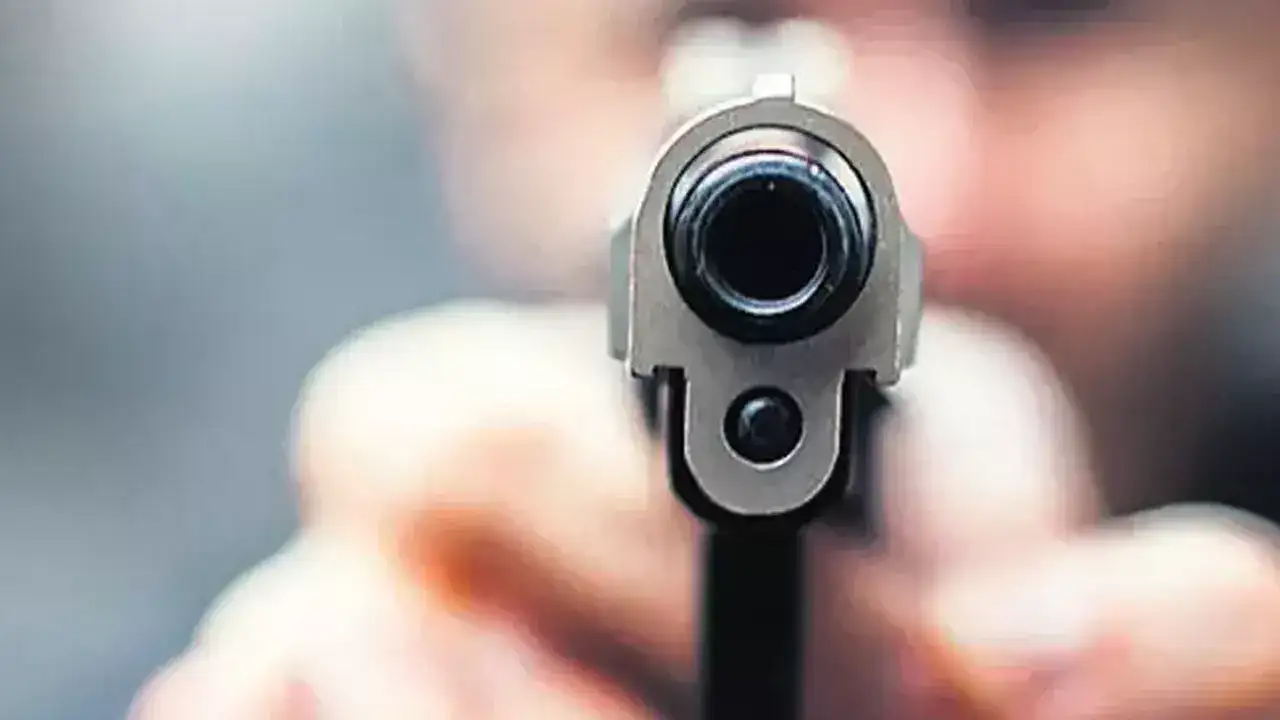 16 yaşındaki çocuk silah çekti! Tutukluluk faciayı önledi