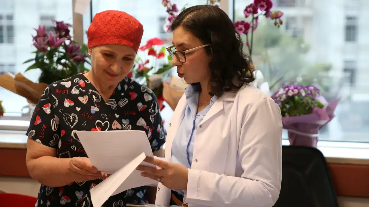 Doğduğu hastaneye doktor olarak döndü: Annesiyle aynı yerde görev yapıyor