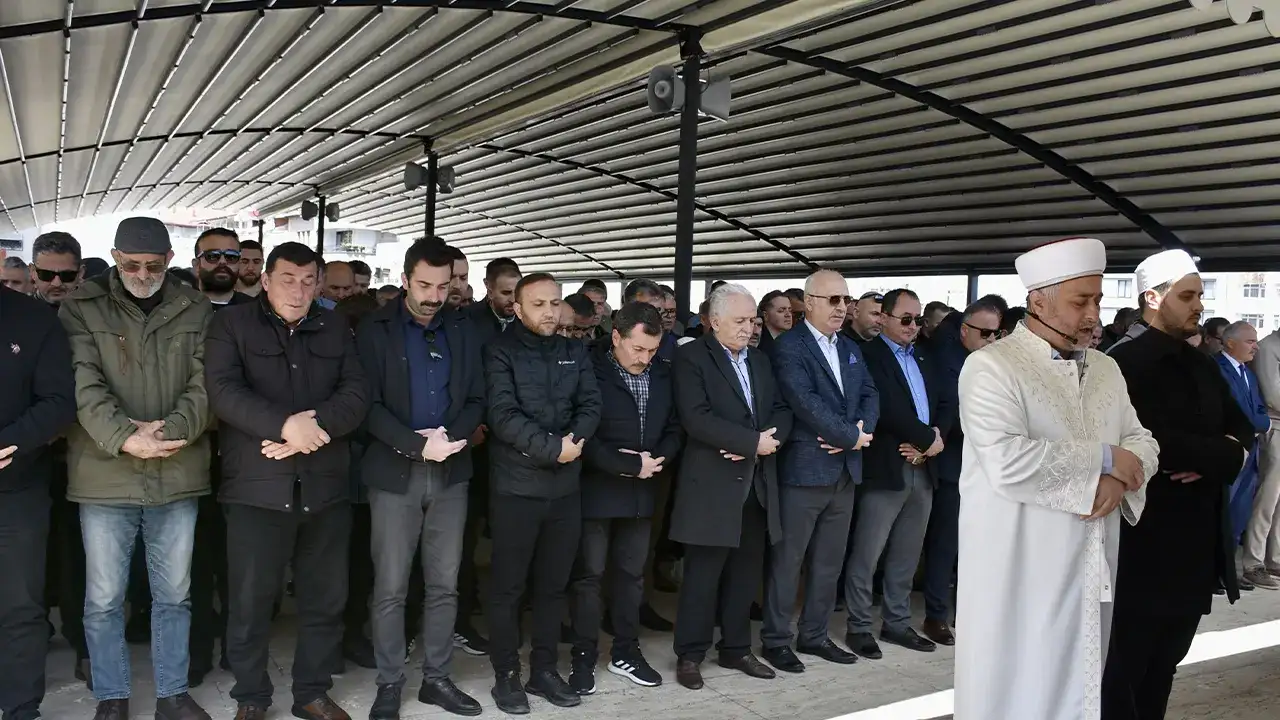 Trabzon ve çevre illerde Kahramanmaraş'taki okul saldırısında ölenler için gıyabi cenaze namazı kılındı