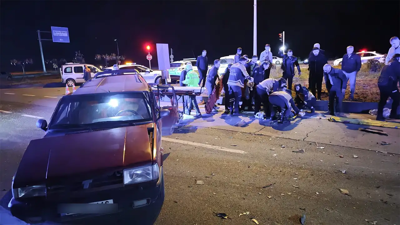 Rize'de Trabzon plakalı otomobil kazaya karıştı: 4 yaralı