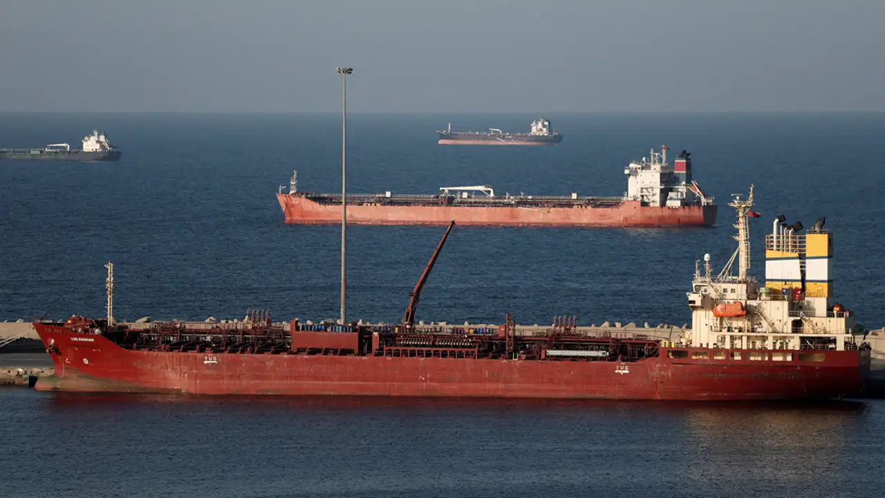 ABD Başkanı Trump’tan “tekrar bombalarız” açıklaması: Hürmüz Boğazı yeniden kapandı