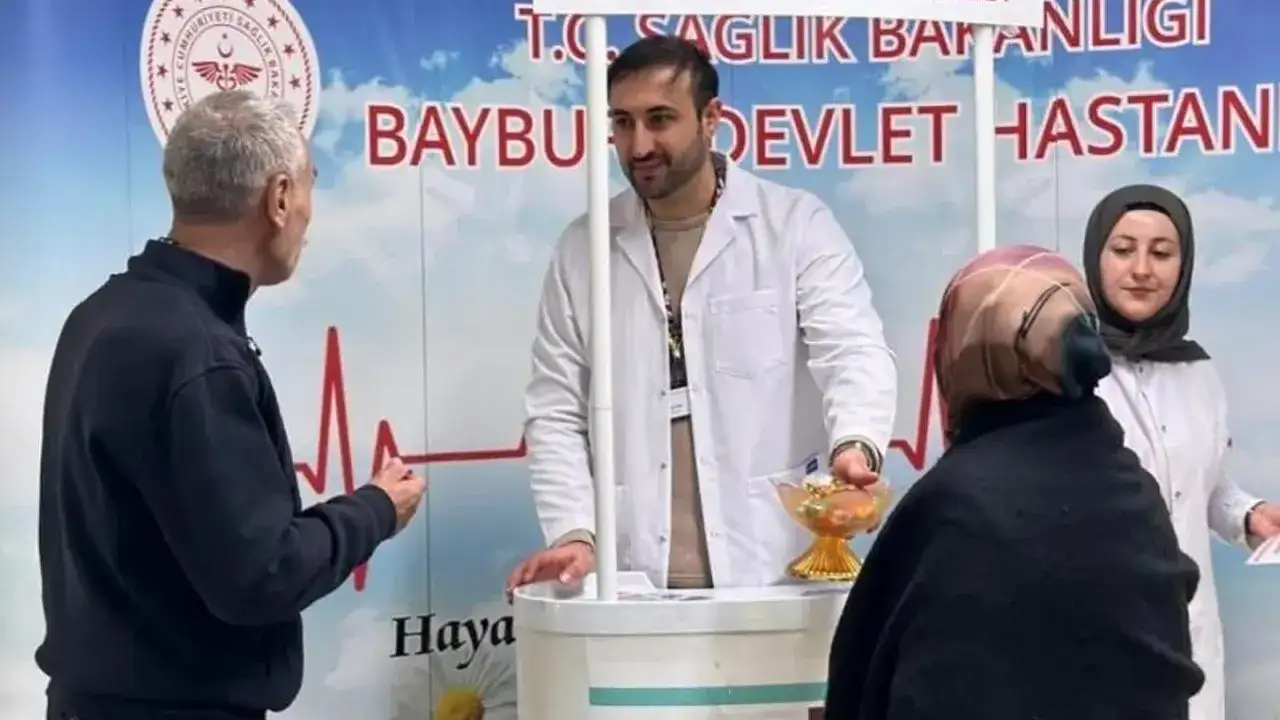 Bayburt’ta Kalp Sağlığı Haftası kapsamında bilgilendirme standı kuruldu
