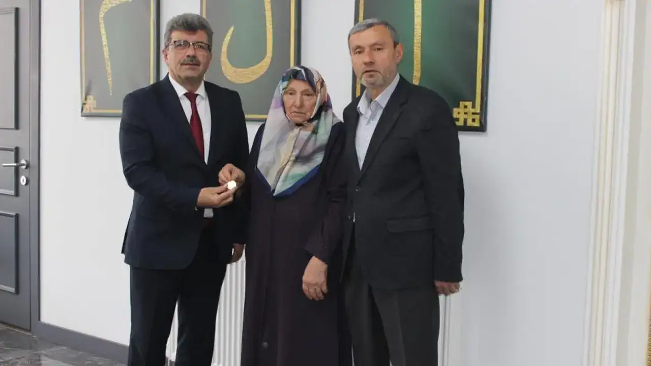 65 yıllık hatırasını bağışladı: Fikriye Nine’den örnek davranış