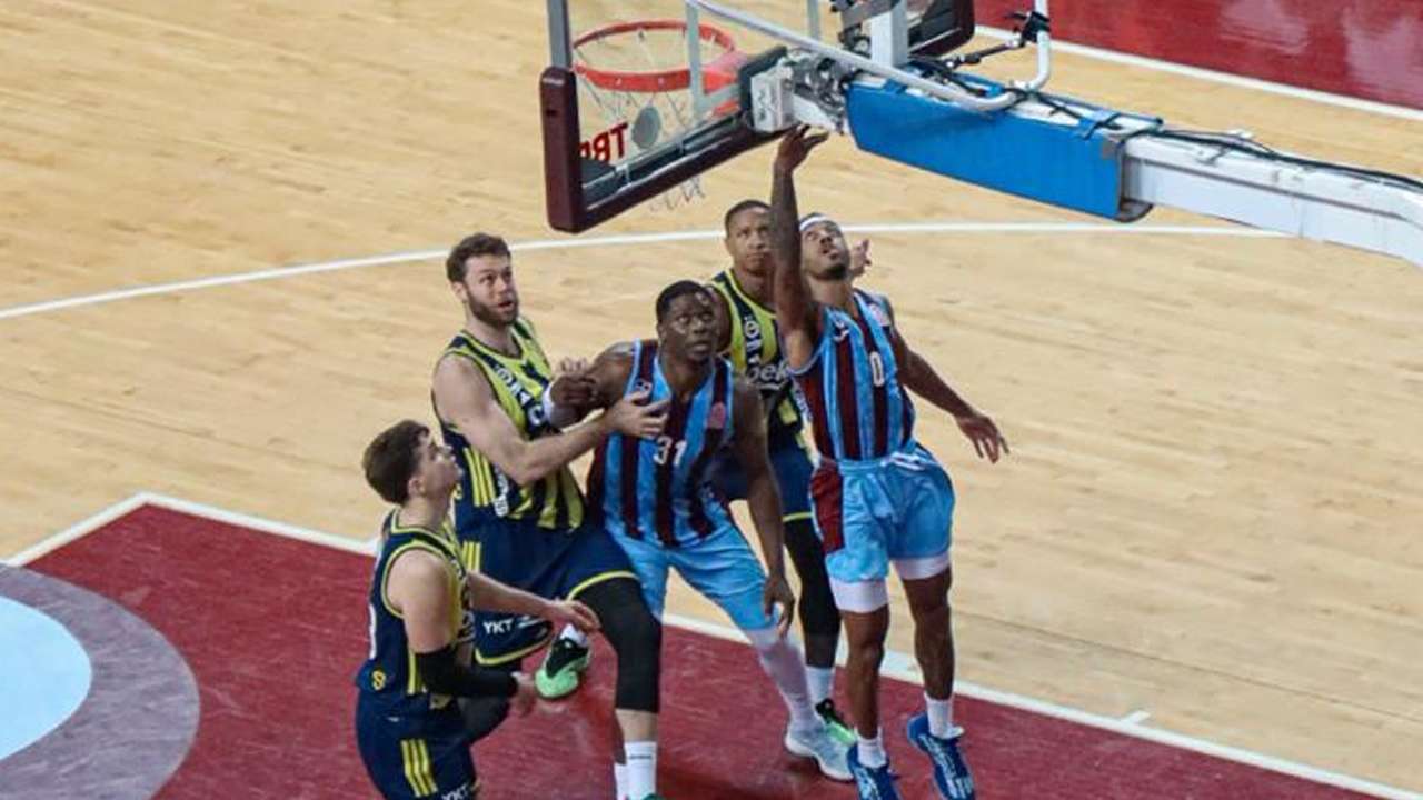 Trabzonspor Basketbol bugün Fenerbahçe Beko deplasmanında
