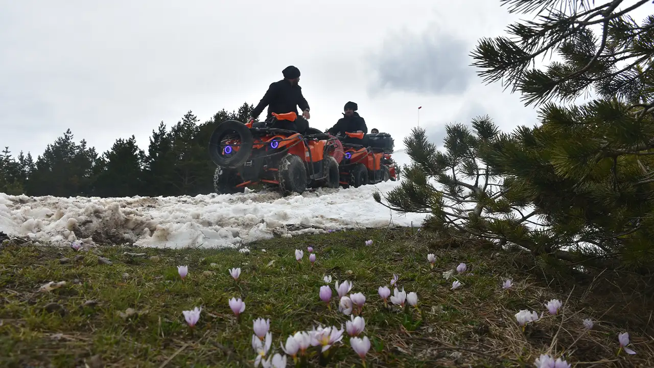 Zigana’da kayak ve ATV safari keyfi birlikte yaşanıyor