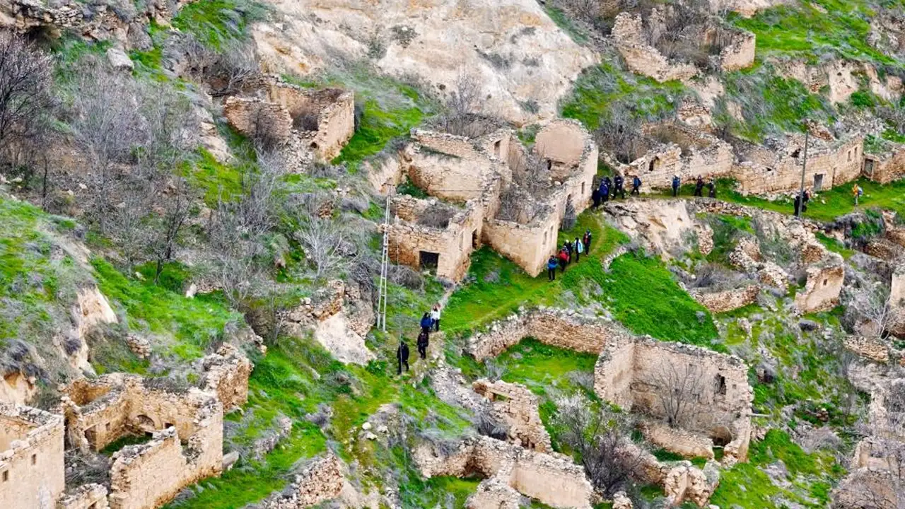 GÜDAK sporcuları “Eski Mardin” rotasında 10 kilometre yürüdü