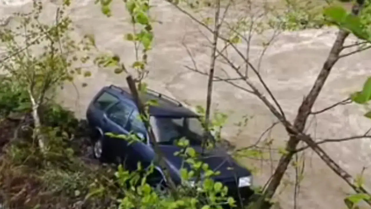 Trabzon Araklı’da feci kaza! Araç dereye uçtu