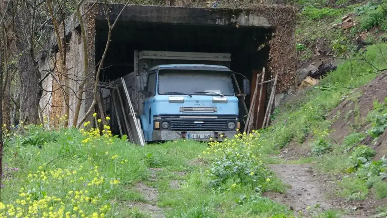 Trabzon’da yarım asırlık kamyonu satmadılar: Baba yadigârı 7 yıldır garajda
