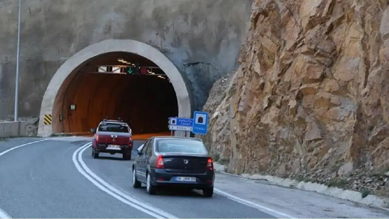 Artvin’de 20 tünelde bakım: Ulaşım kontrollü sağlanıyor