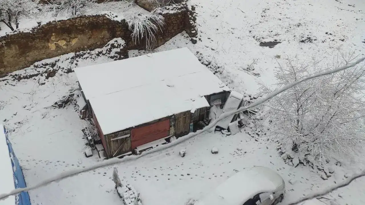 Bayburt’ta Nisan ortasında kar sürprizi