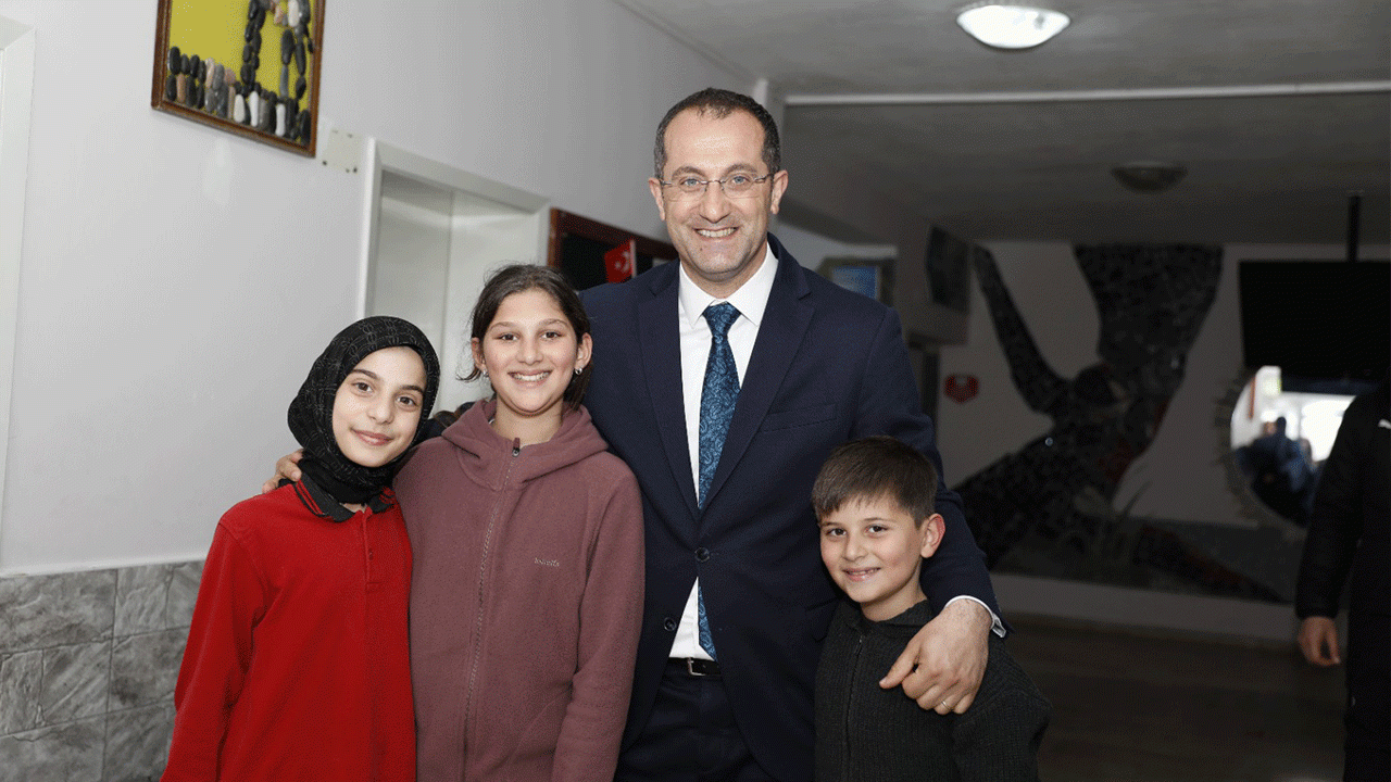 Akçaabat Belediye Başkanı Ekim, okul ziyaretlerini sürdürüyor