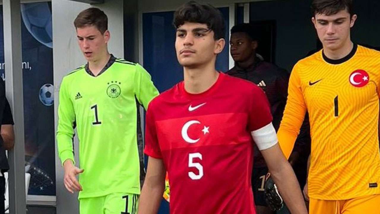 Canlı Yayında açıkladı: Trabzonspor 19 yaşındaki oyuncu ile ilgileniyor