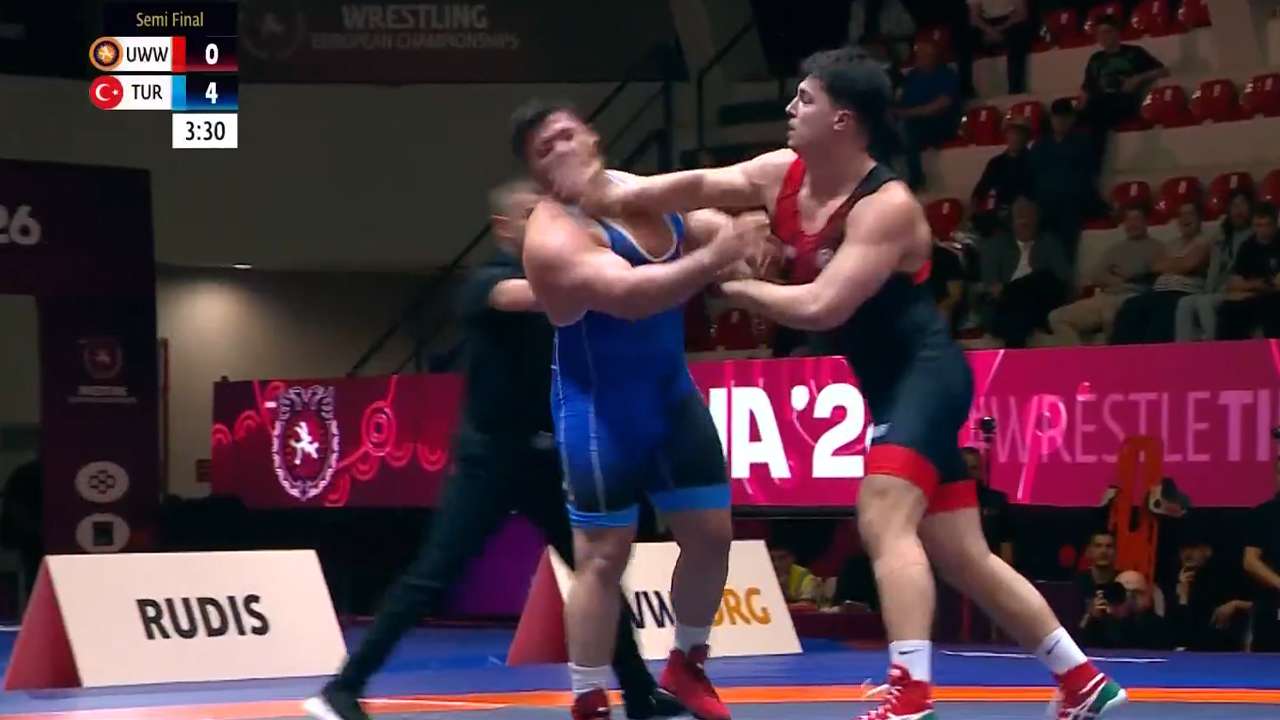 Milli güreşçi Rıza Kayaalp'e skandal hareket