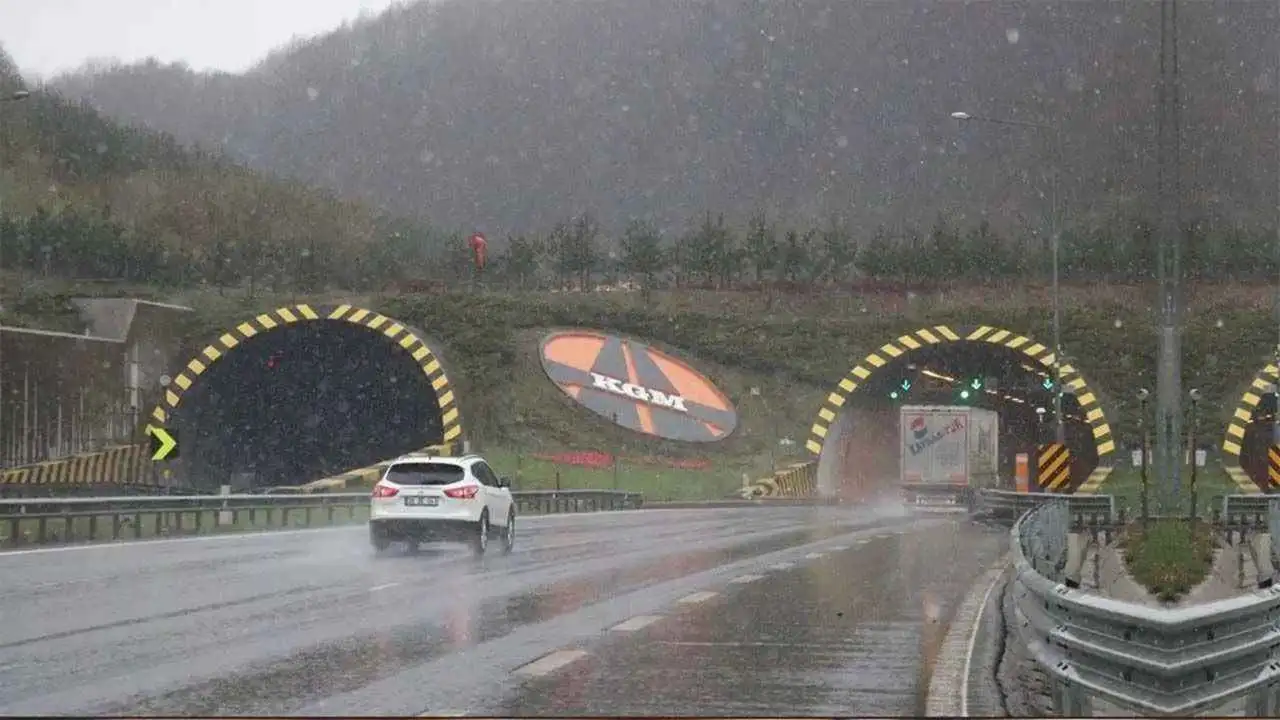 Trabzon-Gümüşhane yolunda çalışma: Sürücüler dikkat!
