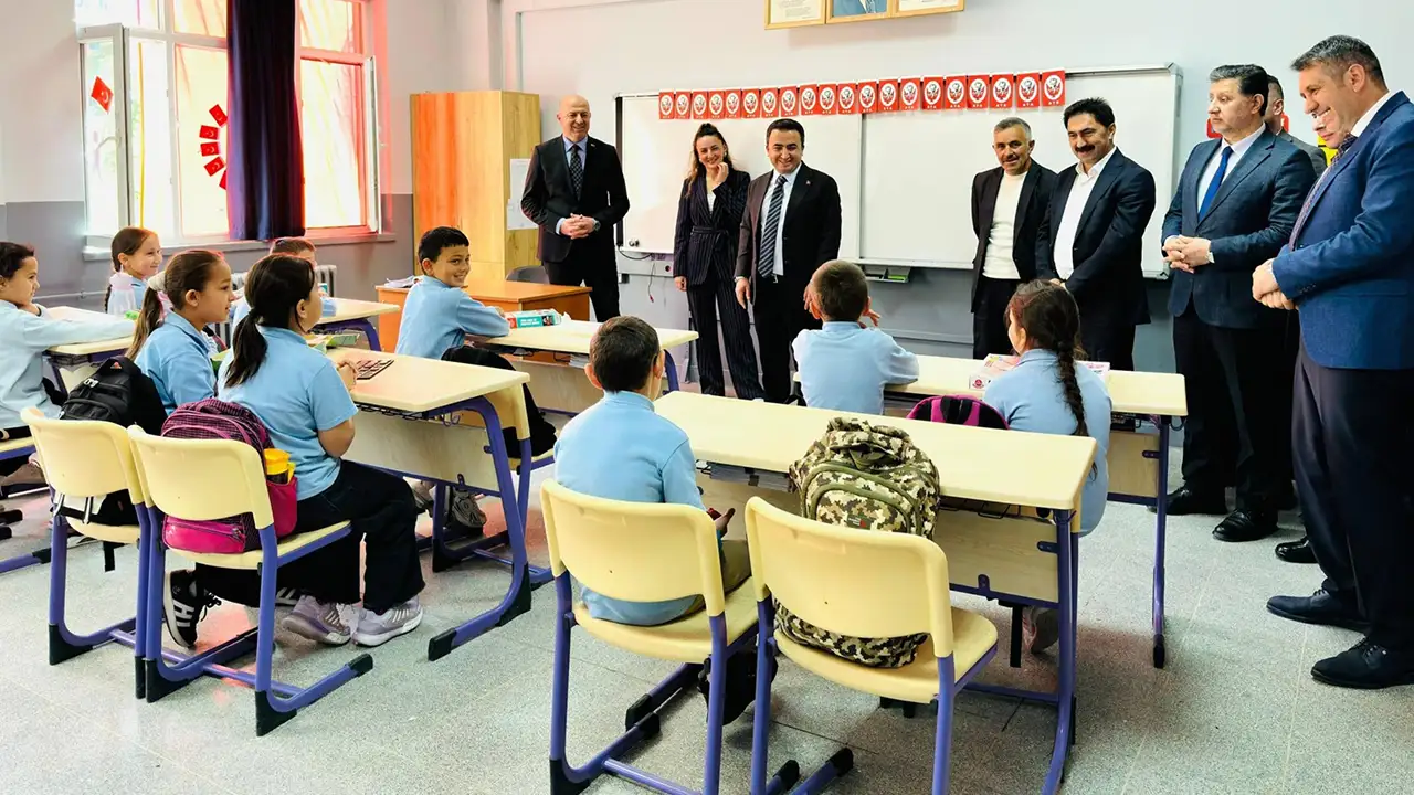 Espiye’de ziyaret ve anma programı: Kaymakam sahada, öğrenciler kabirde