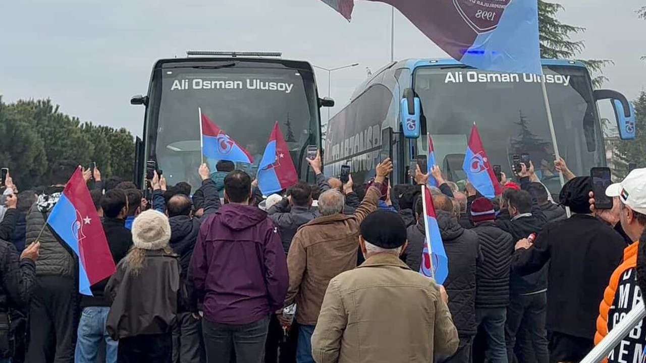 Trabzonspor’a Vakfıkebir’de coşkulu uğurlama! Tekke’ye çiçek ve ekmek