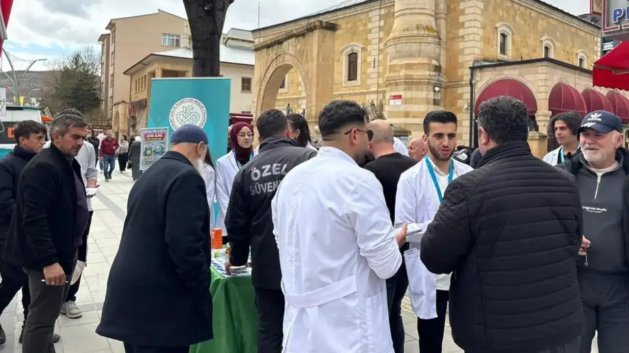 Bayburt’ta atık ilaçlara dikkat: Cumhuriyet Caddesi’nde farkındalık standı