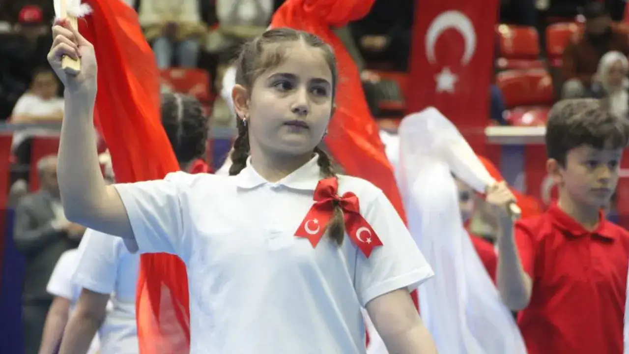 Ordu’da 23 Nisan coşkusu salonda yaşandı