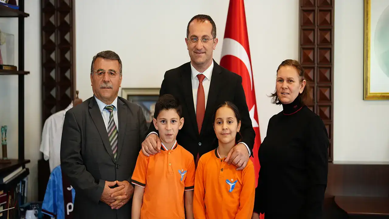 Akçaabat’ta 23 Nisan’da başkanlık koltuğu çocuklara devredildi