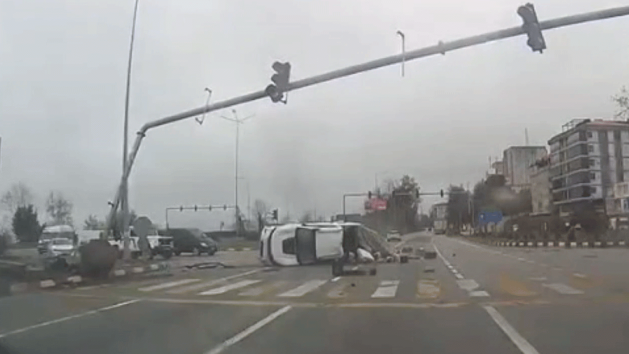 Giresun’da 4 kişinin yaralandığı kaza kamerada